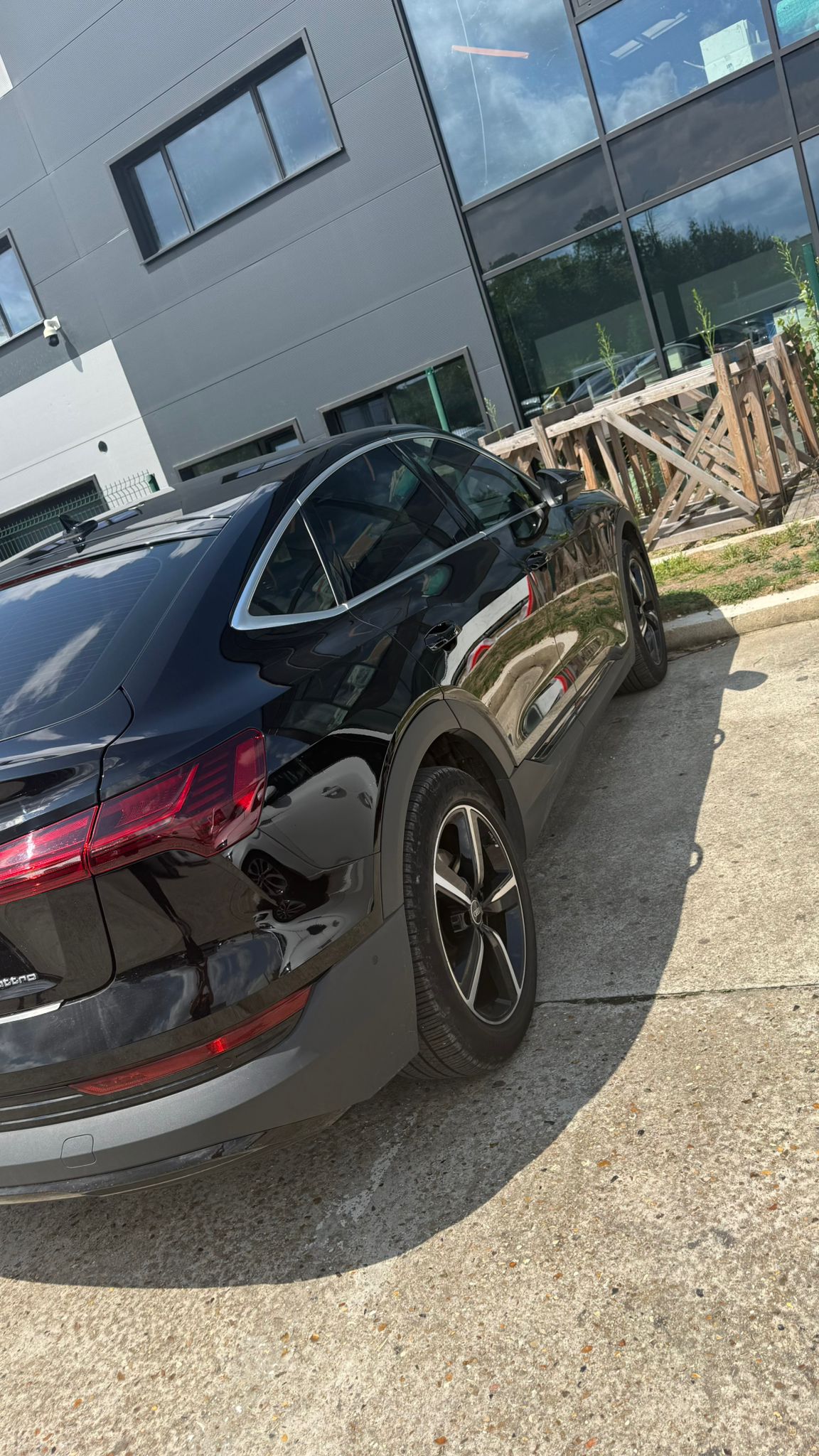 
								Audi itron électrique complet									