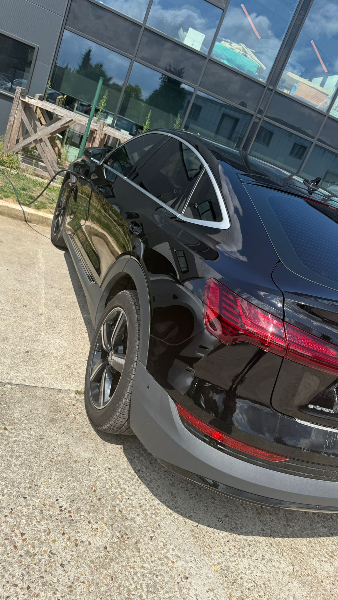 
								Audi itron électrique complet									